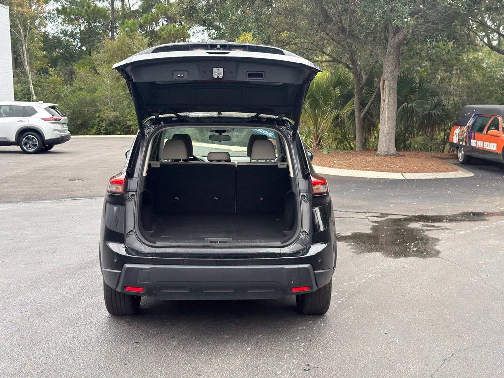 Certified 2025 Nissan Rogue SV FWD image 6