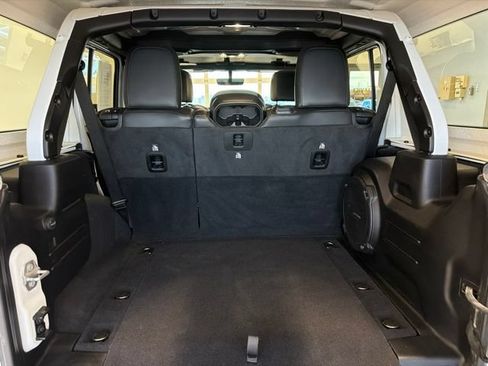 Used 2021 Jeep Wrangler Unlimited Rubicon AWD/4WD image 16