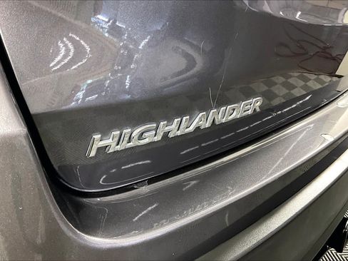 Used 2017 Toyota Highlander XLE AWD/4WD image 30