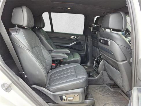 Used 2025 BMW X7 xDrive40i w/ M Sport Package AWD/4WD image 19