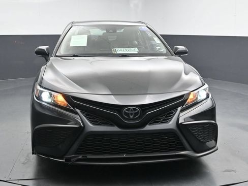 Used 2023 Toyota Camry SE FWD image 3