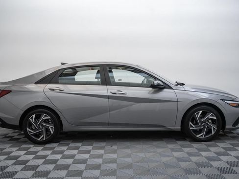 Used 2025 Hyundai Elantra Sport FWD image 4