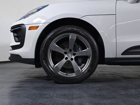 Certified 2023 Porsche Macan AWD/4WD image 29