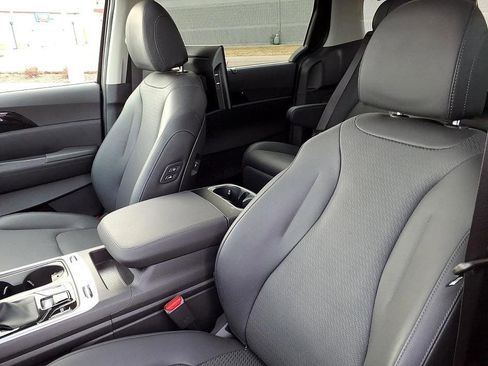 Used 2025 Kia Carnival SX Prestige image 15