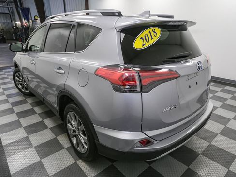 Used 2018 Toyota RAV4 Limited AWD/4WD image 10