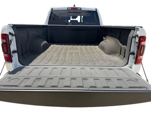 Used 2024 RAM 1500 Laramie AWD/4WD image 18