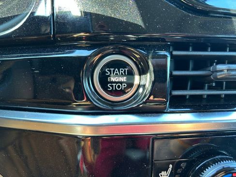 Used 2023 Nissan Pathfinder SV w/ SV Premium Package FWD image 30