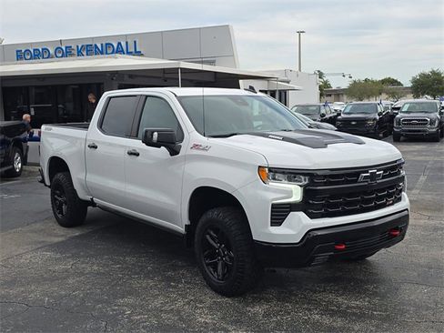 Used 2023 Chevrolet Silverado 1500 LT Trail Boss w/ LT Trail Boss Premium Package image 2