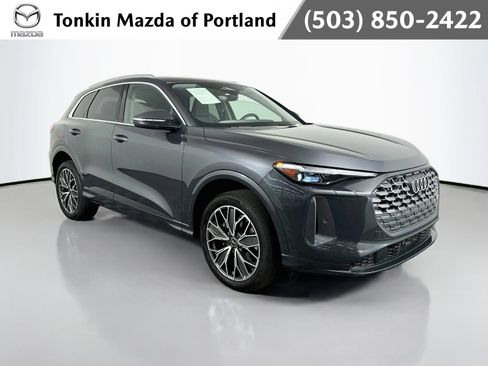 Used 2025 Audi Q5 Premium Plus w/ Premium Plus AWD/4WD image 1