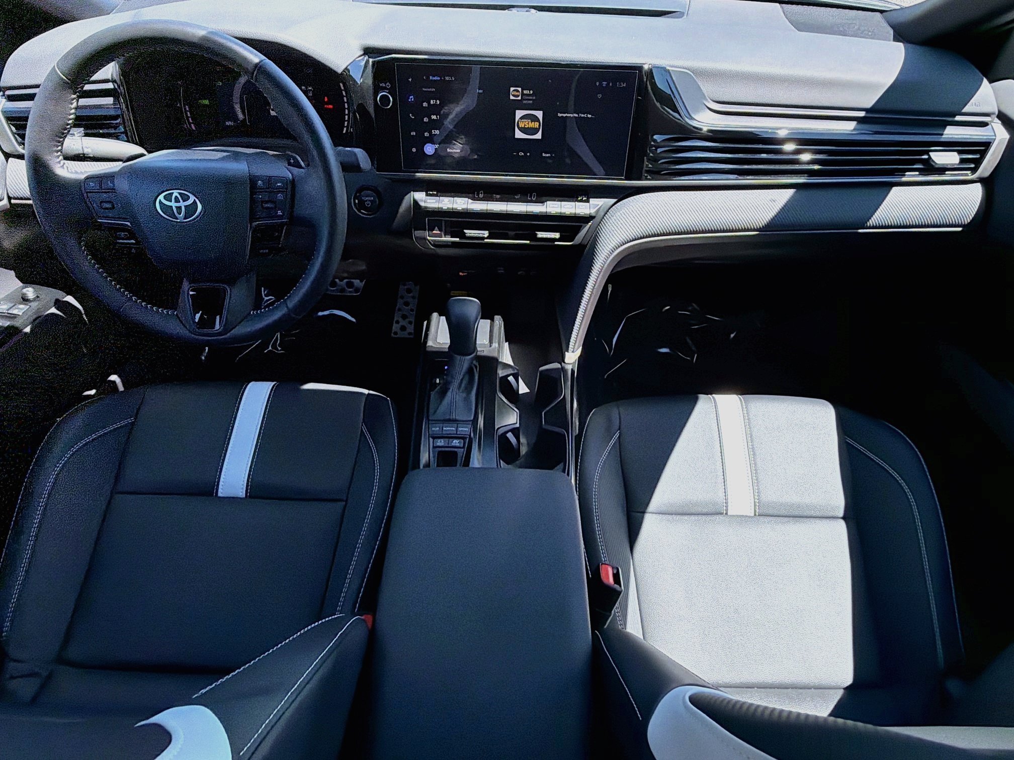 Used 2026 Toyota Camry SE w/ Multimedia Upgrade Package FWD image 15