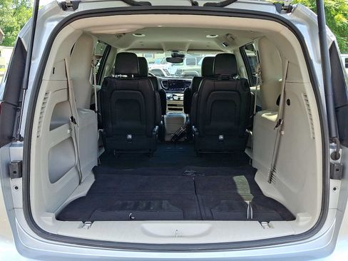Certified 2023 Chrysler Pacifica Touring-L FWD image 32