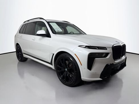 Used 2024 BMW X7 xDrive40i w/ M Sport Package AWD/4WD image 3