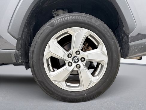 Used 2020 Toyota RAV4 Limited image 12