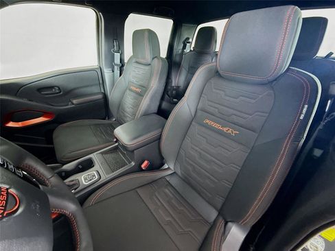 Used 2026 Nissan Frontier PRO-4X w/ Pro-4x Convenience Package image 2