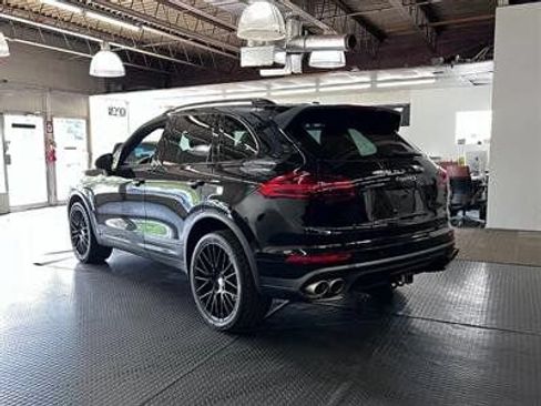 Used 2016 Porsche Cayenne S AWD/4WD image 7