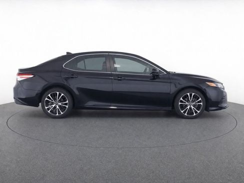 Used 2019 Toyota Camry SE w/ Convenience Package FWD image 8