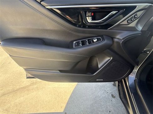 Used 2023 Subaru Outback Limited image 5