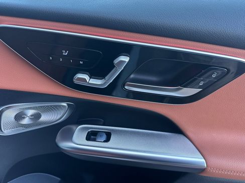 Used 2025 Mercedes-Benz GLC 350e 4MATIC image 22