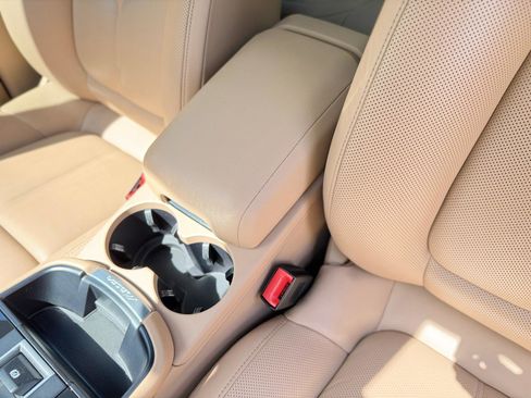 Used 2022 Porsche Macan AWD/4WD image 39