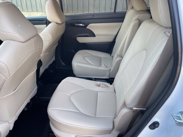Used 2023 Toyota Highlander XLE AWD/4WD image 63