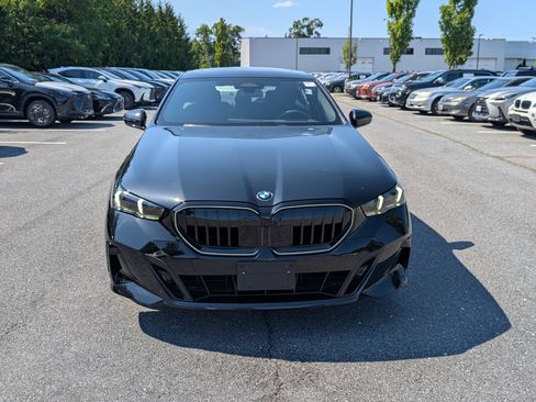 Used 2026 BMW 530i xDrive w/ M Sport Package AWD/4WD image 8