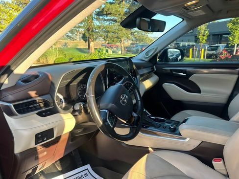 Used 2020 Toyota Highlander Limited AWD/4WD image 24