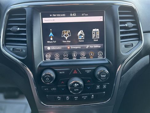 Used 2018 Jeep Grand Cherokee Altitude AWD/4WD image 16