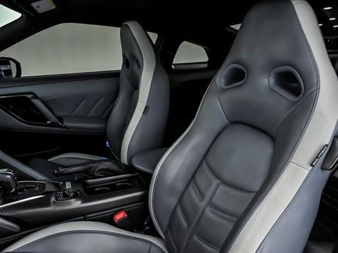 Used 2020 Nissan GT-R Premium AWD/4WD image 22