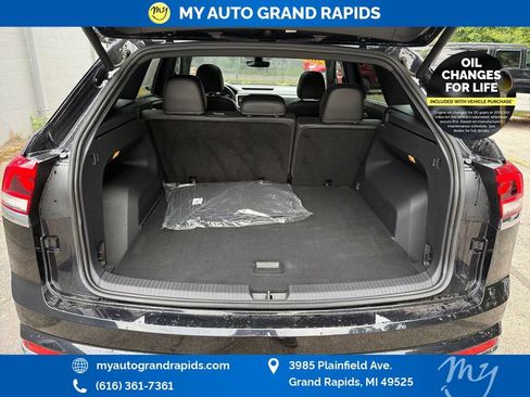 Used 2022 Volkswagen Atlas Cross Sport SEL Premium R-Line AWD/4WD image 29