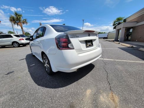 Used 2012 Nissan Sentra 2.0 SR w/ Special Edition Pkg FWD image 10