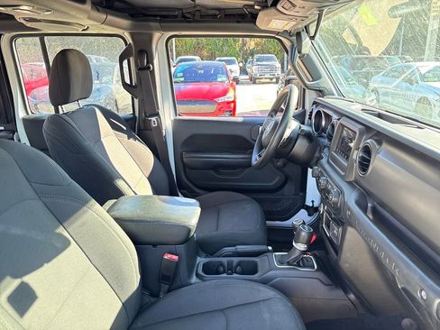 Used 2022 Jeep Wrangler Unlimited Sport image 27