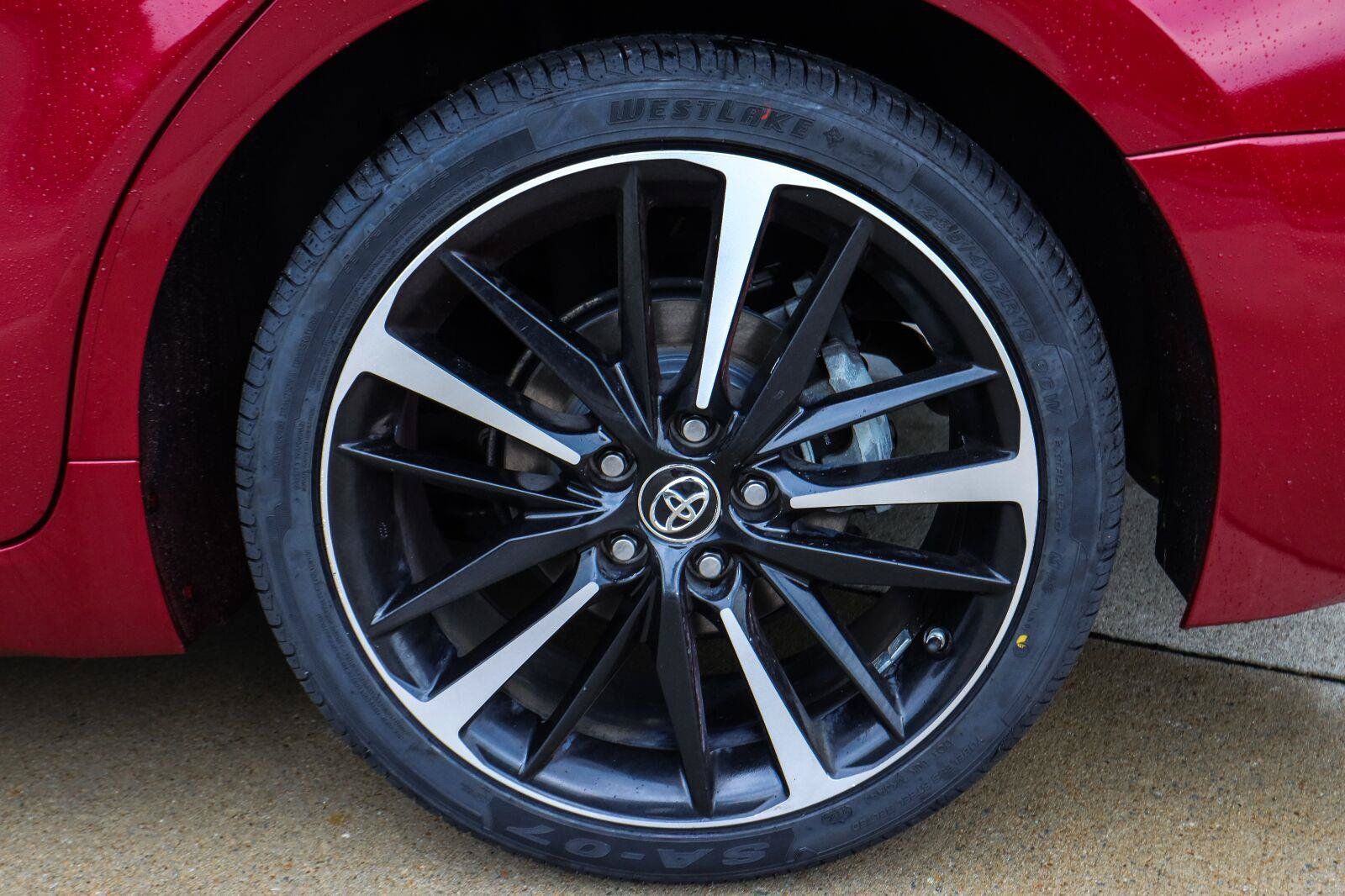 Used 2018 Toyota Camry XSE FWD image 21