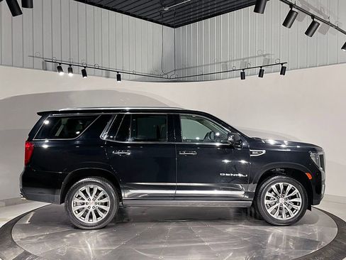 Used 2021 GMC Yukon Denali w/ Denali Premium Package image 10