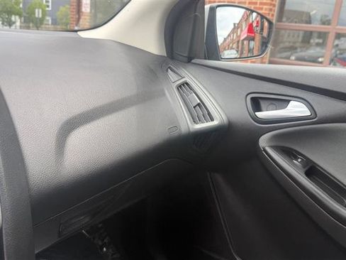 Used 2012 Ford Focus SE FWD image 34