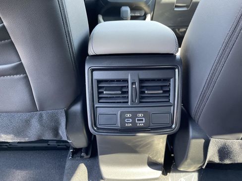 Used 2025 Subaru Forester Limited w/ Popular Package AWD/4WD image 21