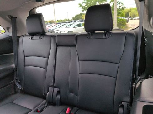 Used 2017 Honda Pilot Touring image 13