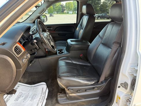Used 2013 Chevrolet Suburban LT AWD/4WD image 5