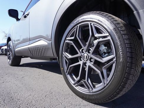 Certified 2025 Nissan Kicks SR FWD image 6