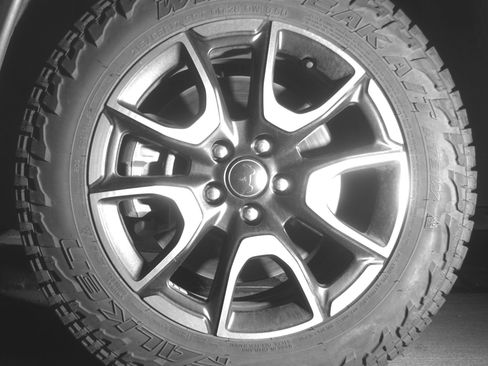 Used 2025 Jeep Compass Trailhawk image 12