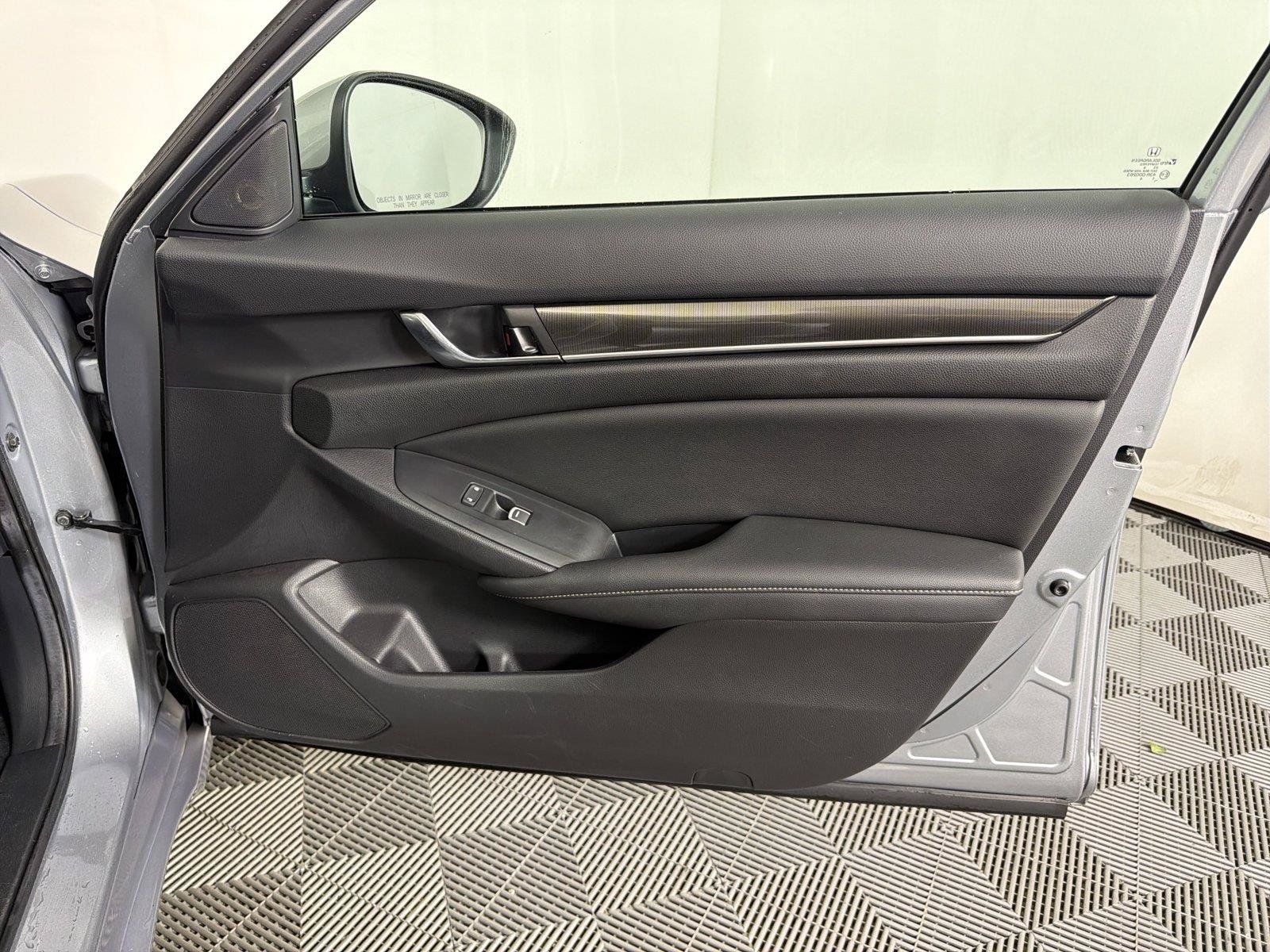 Used 2019 Honda Accord Sport image 12