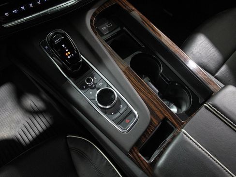 Used 2021 Cadillac Escalade Premium Luxury w/ LPO, Radiant Package image 17