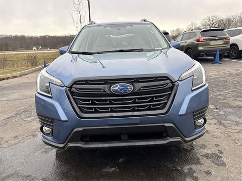 Used 2023 Subaru Forester Premium image 4