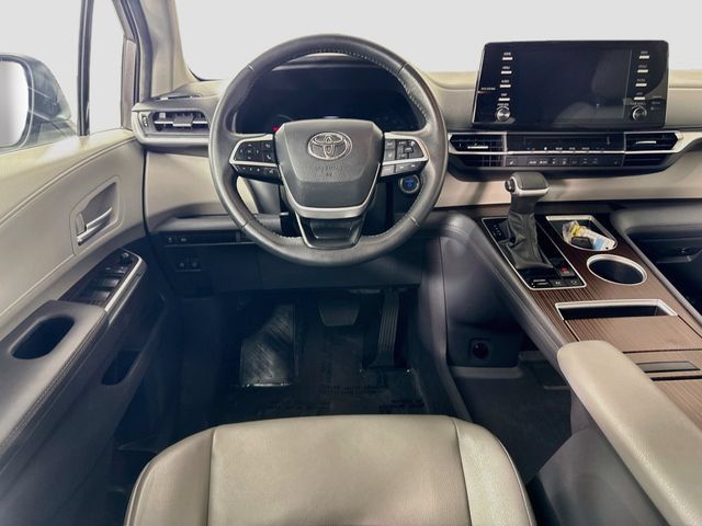 Certified 2024 Toyota Sienna XLE FWD image 24