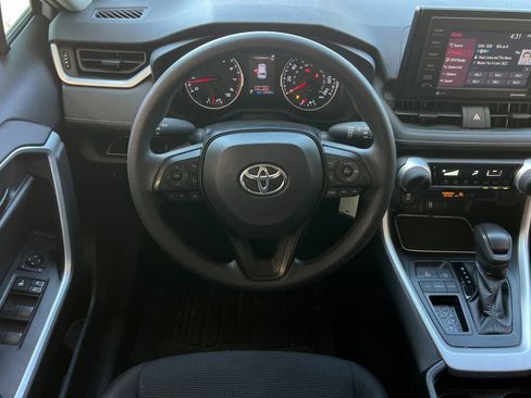 Used 2020 Toyota RAV4 LE FWD image 16