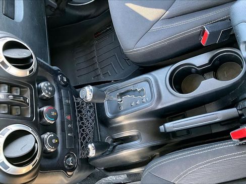 Used 2015 Jeep Wrangler Unlimited Sahara AWD/4WD image 14