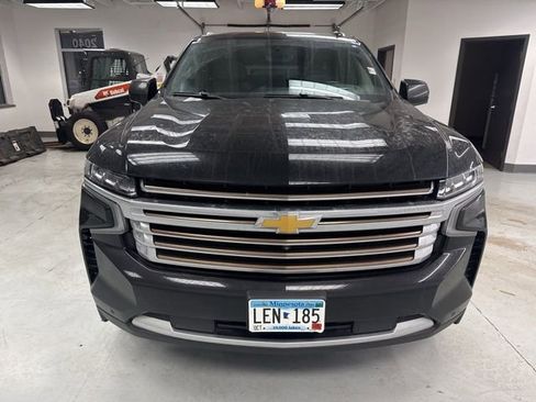 Used 2023 Chevrolet Suburban High Country image 3