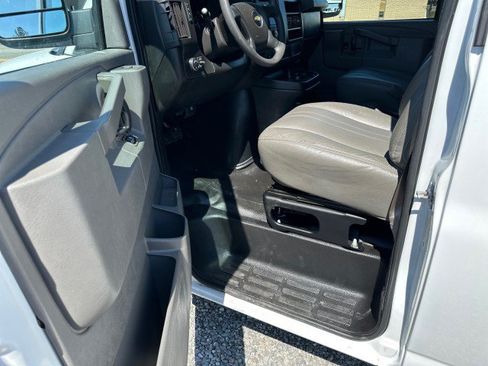 Used 2020 Chevrolet Express 2500 RWD image 29
