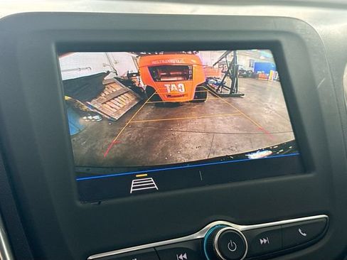 Used 2020 Chevrolet Equinox LT w/ Driver Convenience Package FWD image 14