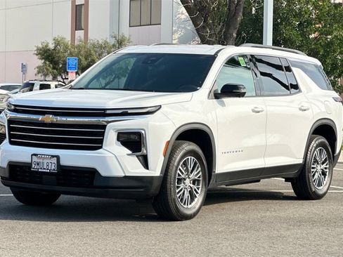 Used 2024 Chevrolet Traverse LT image 8