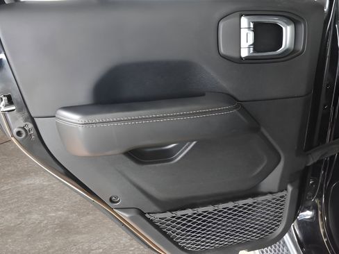 Used 2021 Jeep Wrangler Unlimited Sahara image 31